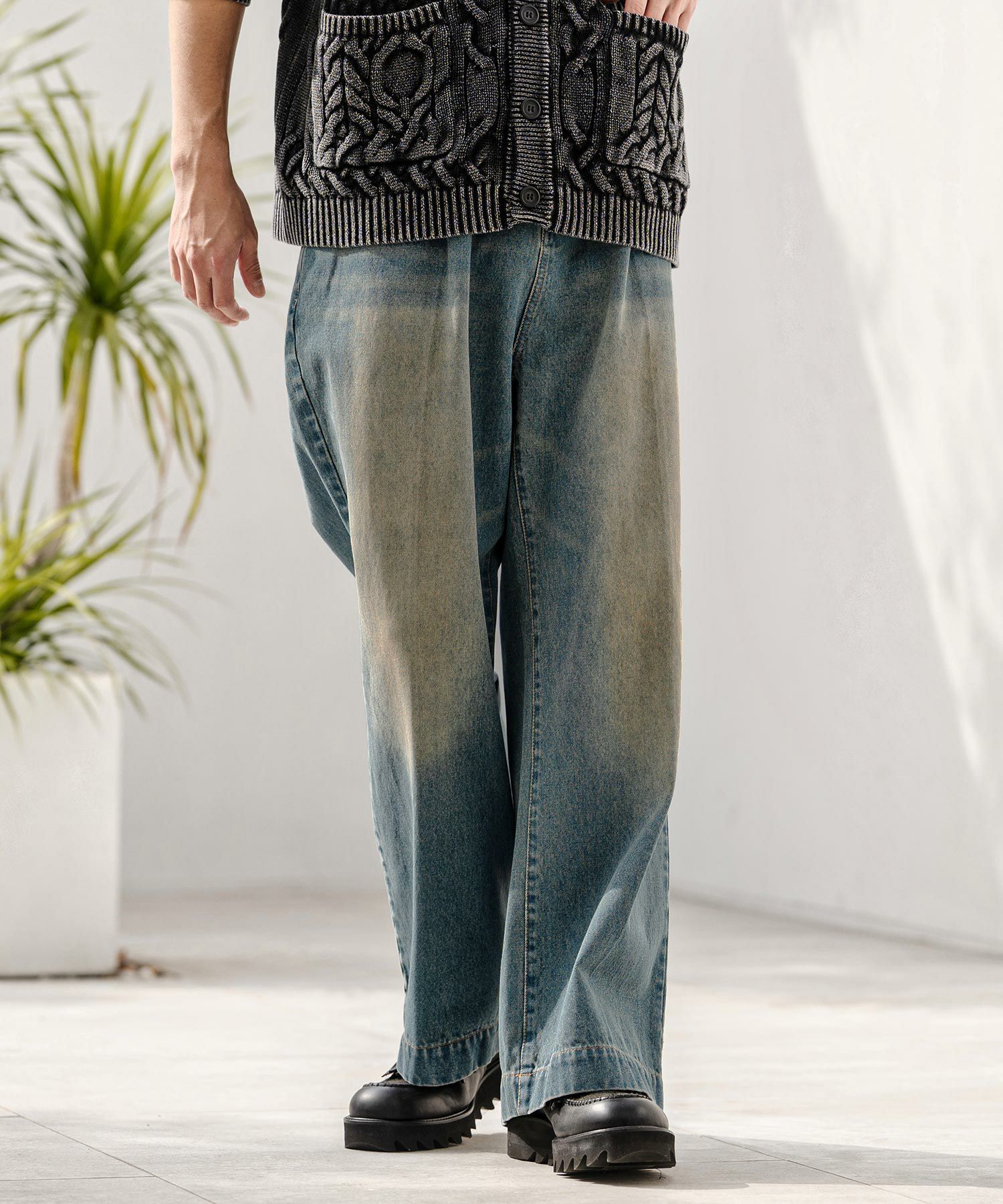 CAMBIO(カンビオ)】【予約販売3月上旬～中旬入荷】泥加工デニム1タック